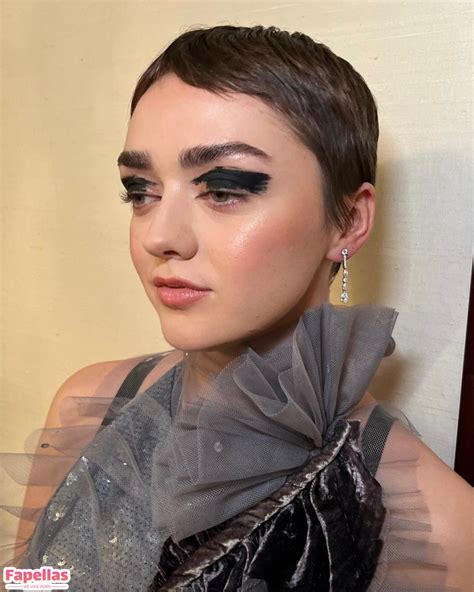 Maisie Williams Nude Leaks 2024 (12 Photos) 